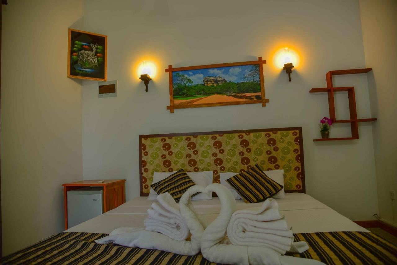 Lake Villa Resort Tissamaharama Extérieur photo
