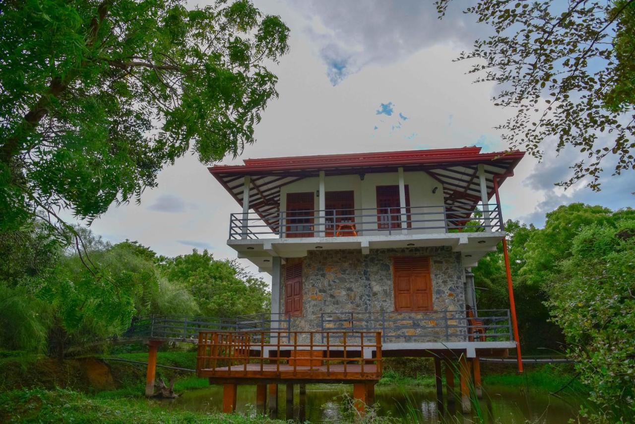 Lake Villa Resort Tissamaharama Extérieur photo