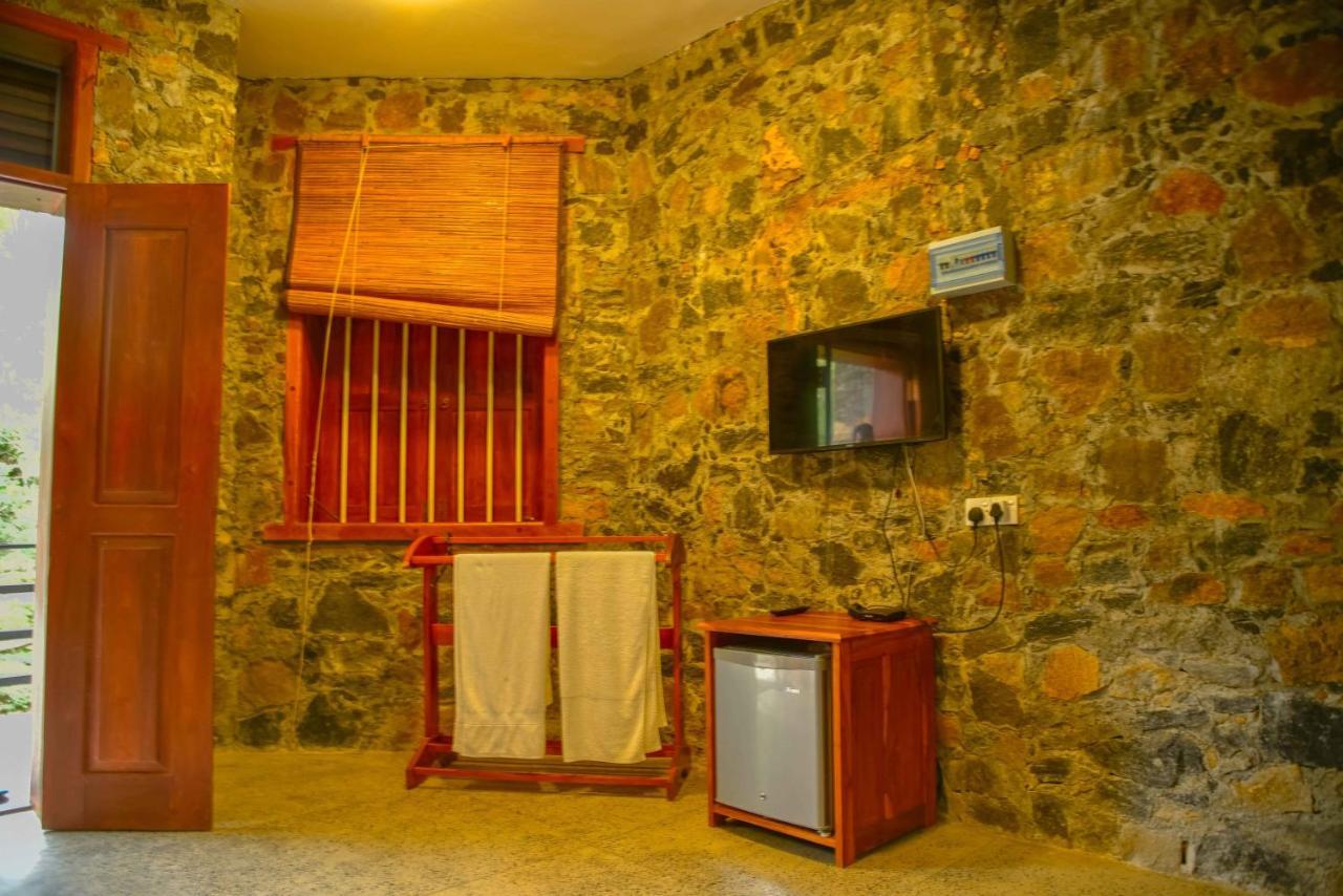 Lake Villa Resort Tissamaharama Extérieur photo
