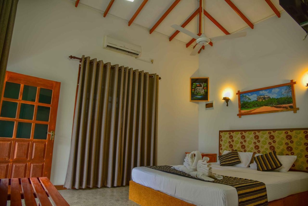 Lake Villa Resort Tissamaharama Extérieur photo