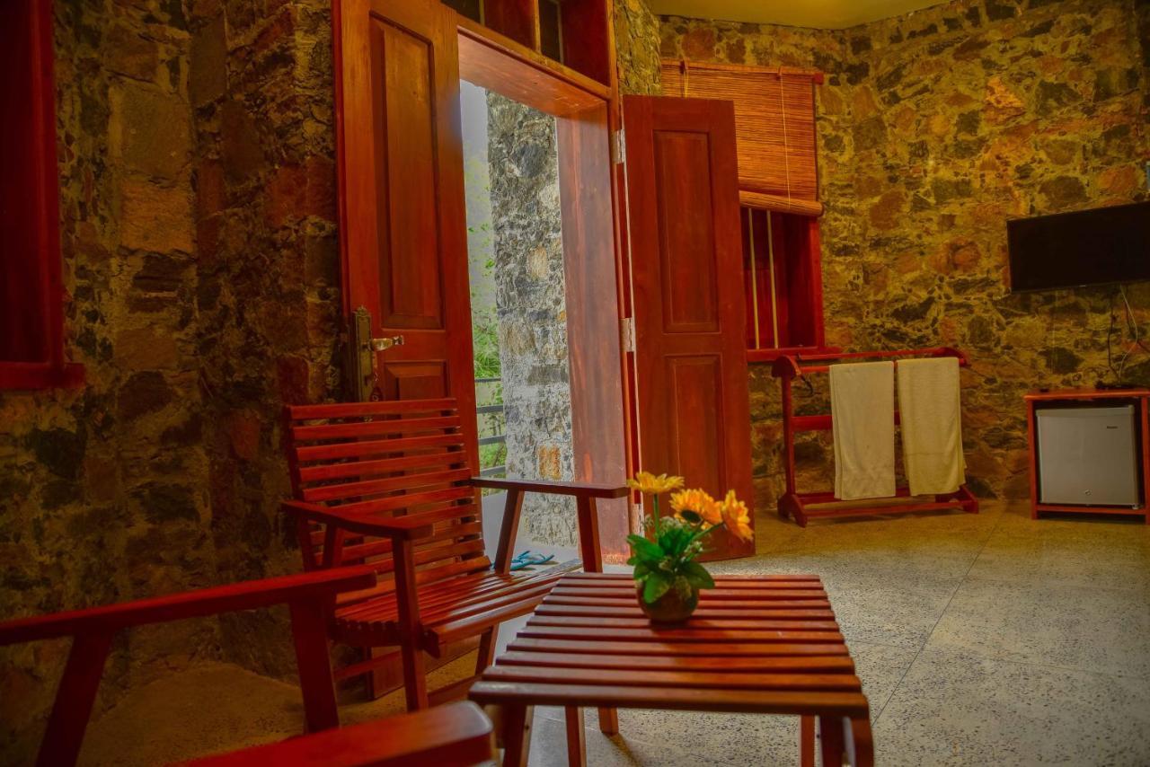 Lake Villa Resort Tissamaharama Extérieur photo