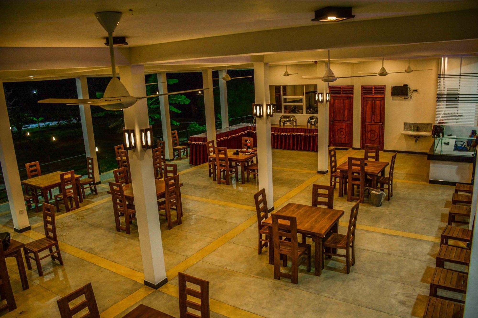 Lake Villa Resort Tissamaharama Extérieur photo
