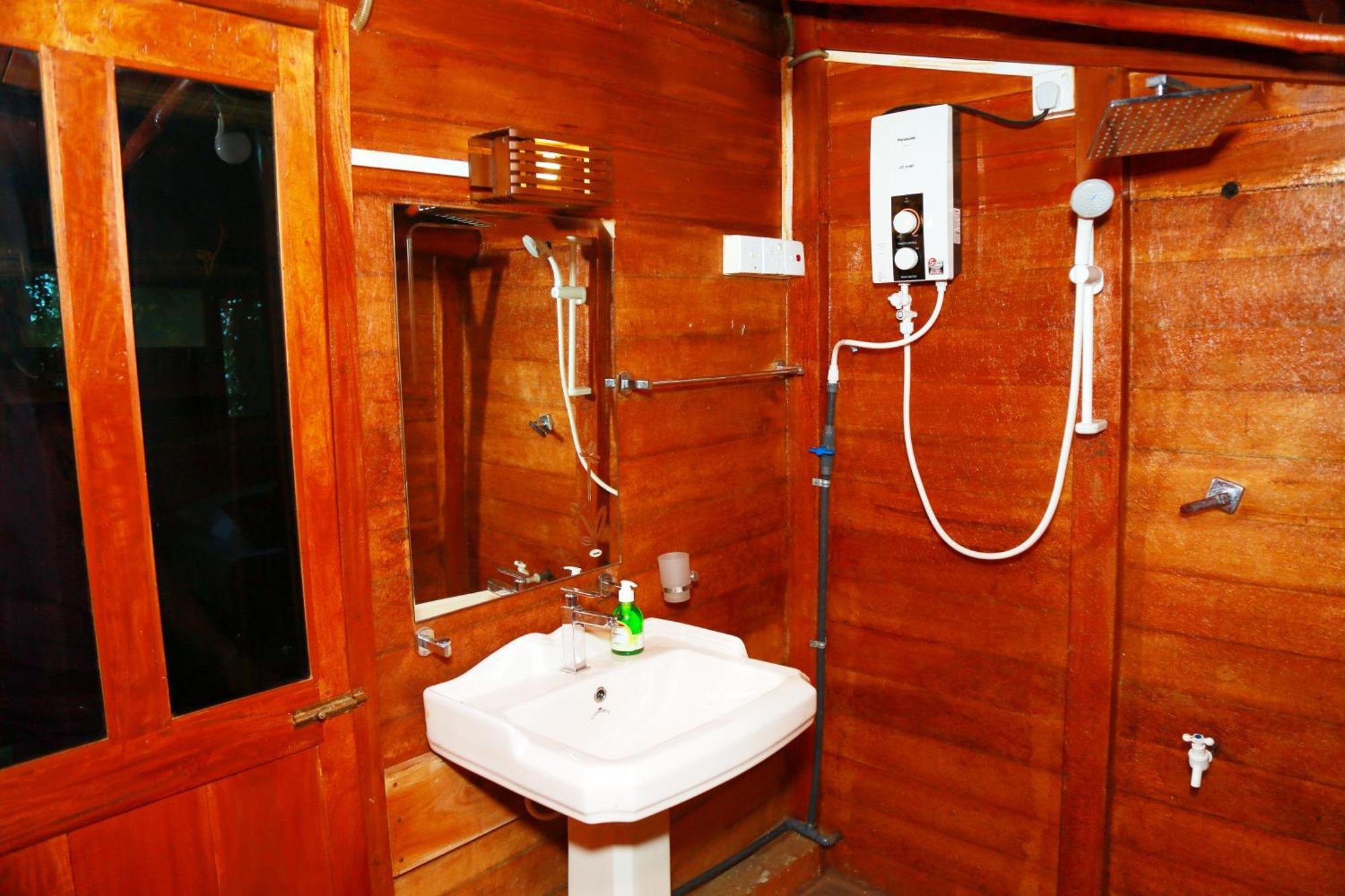 Lake Villa Resort Tissamaharama Extérieur photo