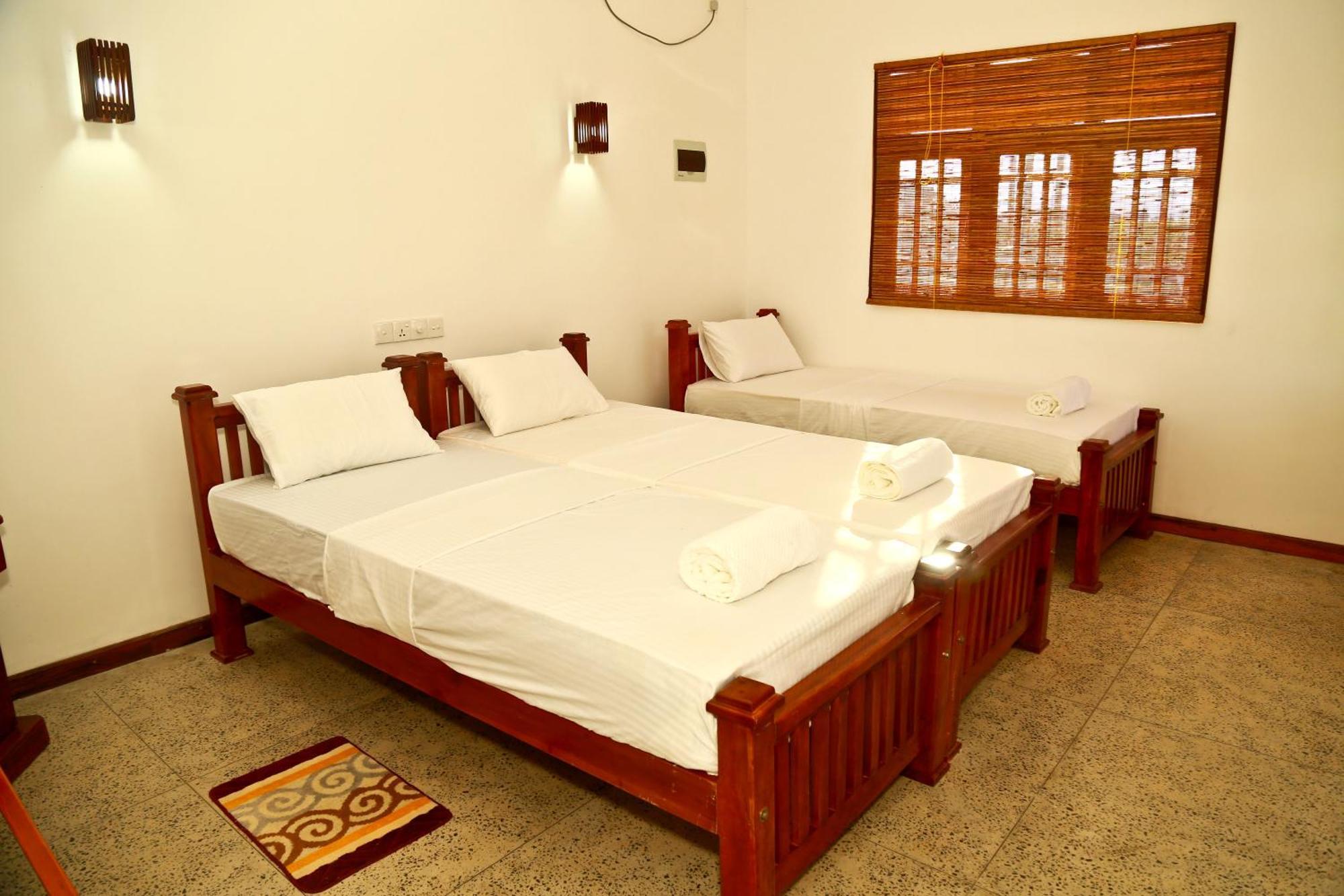 Lake Villa Resort Tissamaharama Extérieur photo