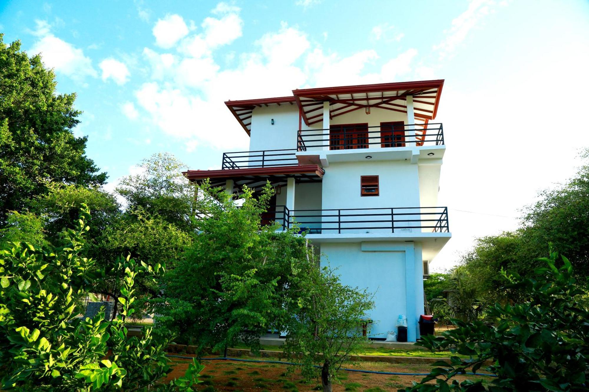 Lake Villa Resort Tissamaharama Extérieur photo