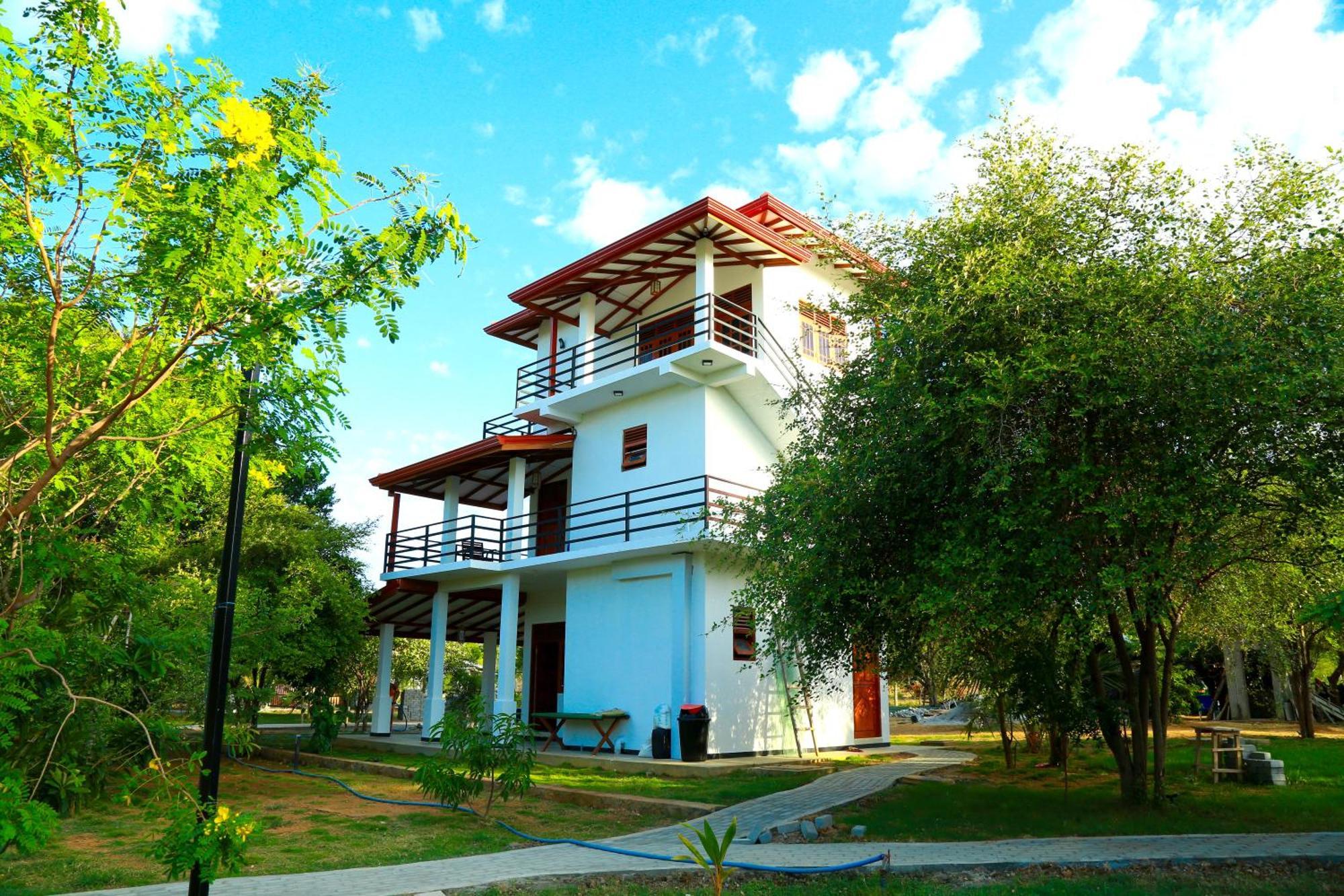 Lake Villa Resort Tissamaharama Extérieur photo