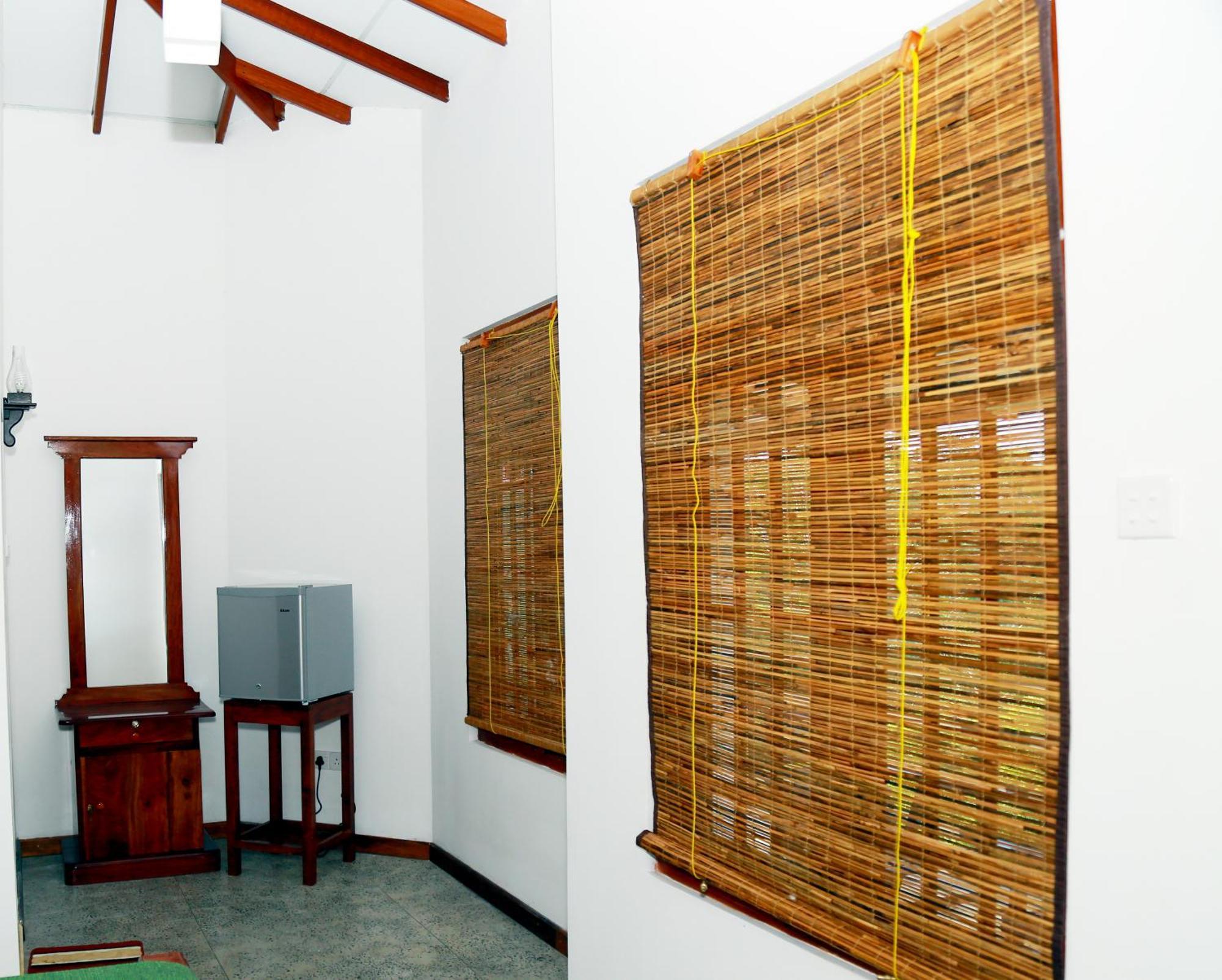 Lake Villa Resort Tissamaharama Extérieur photo