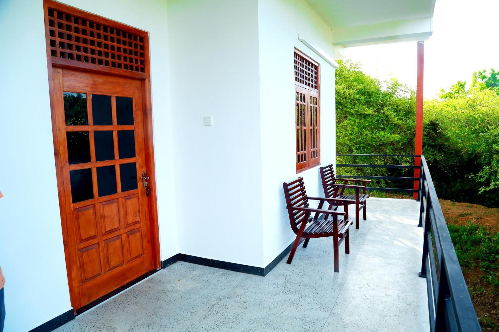 Lake Villa Resort Tissamaharama Extérieur photo