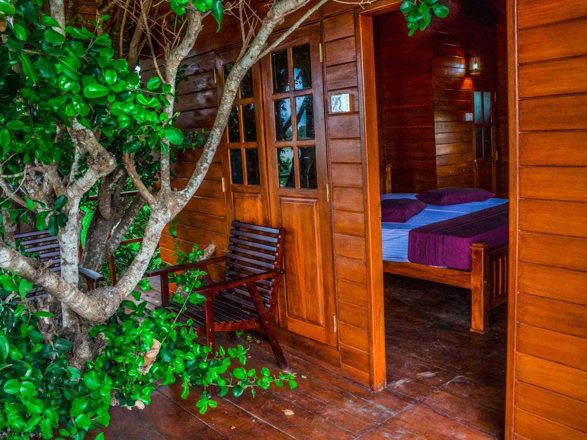 Lake Villa Resort Tissamaharama Extérieur photo