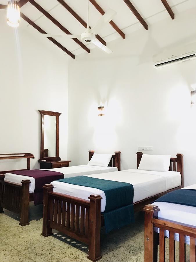 Lake Villa Resort Tissamaharama Extérieur photo