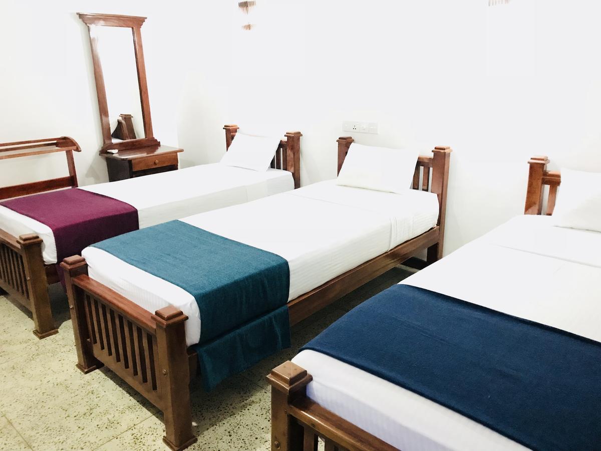 Lake Villa Resort Tissamaharama Extérieur photo