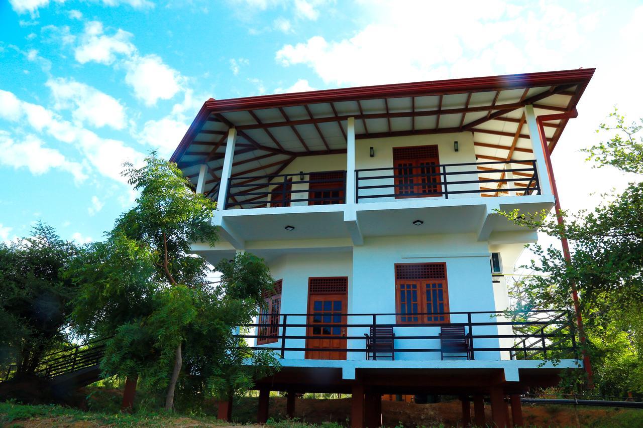 Lake Villa Resort Tissamaharama Extérieur photo