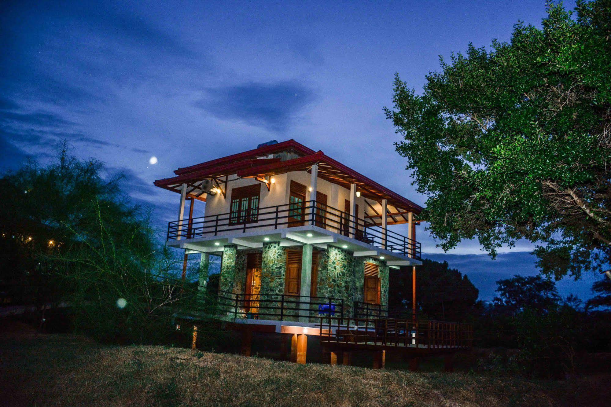 Lake Villa Resort Tissamaharama Extérieur photo